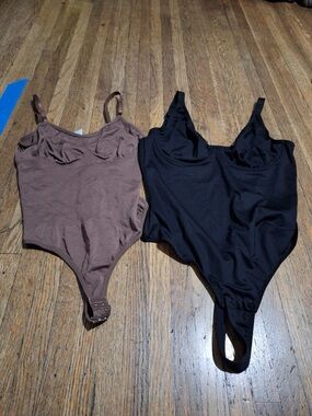 SHEIN Brown and Black Seamless Scoop Neck Bodysuits (2-Pack)